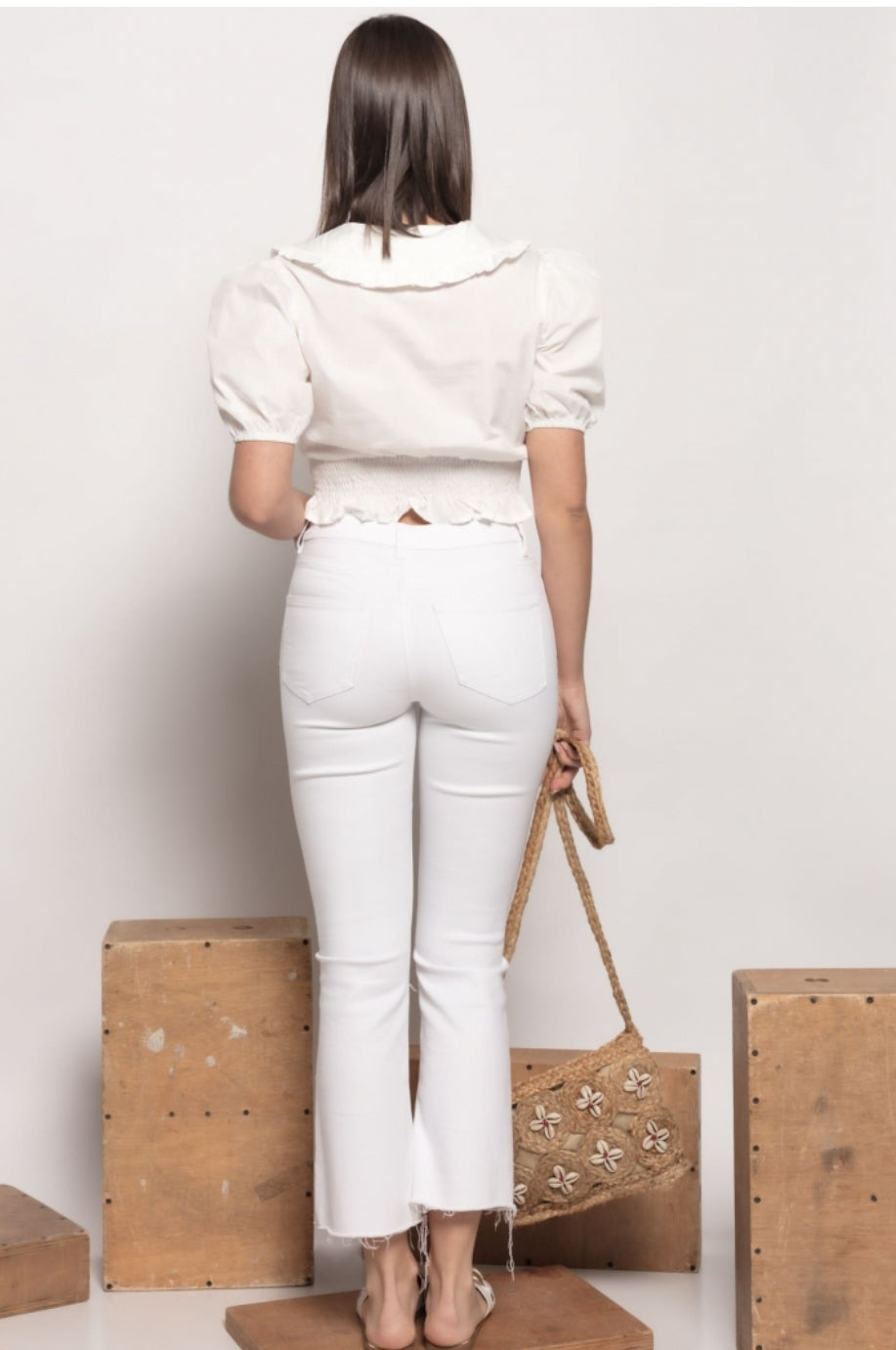 Blouse courte blanche avec long col