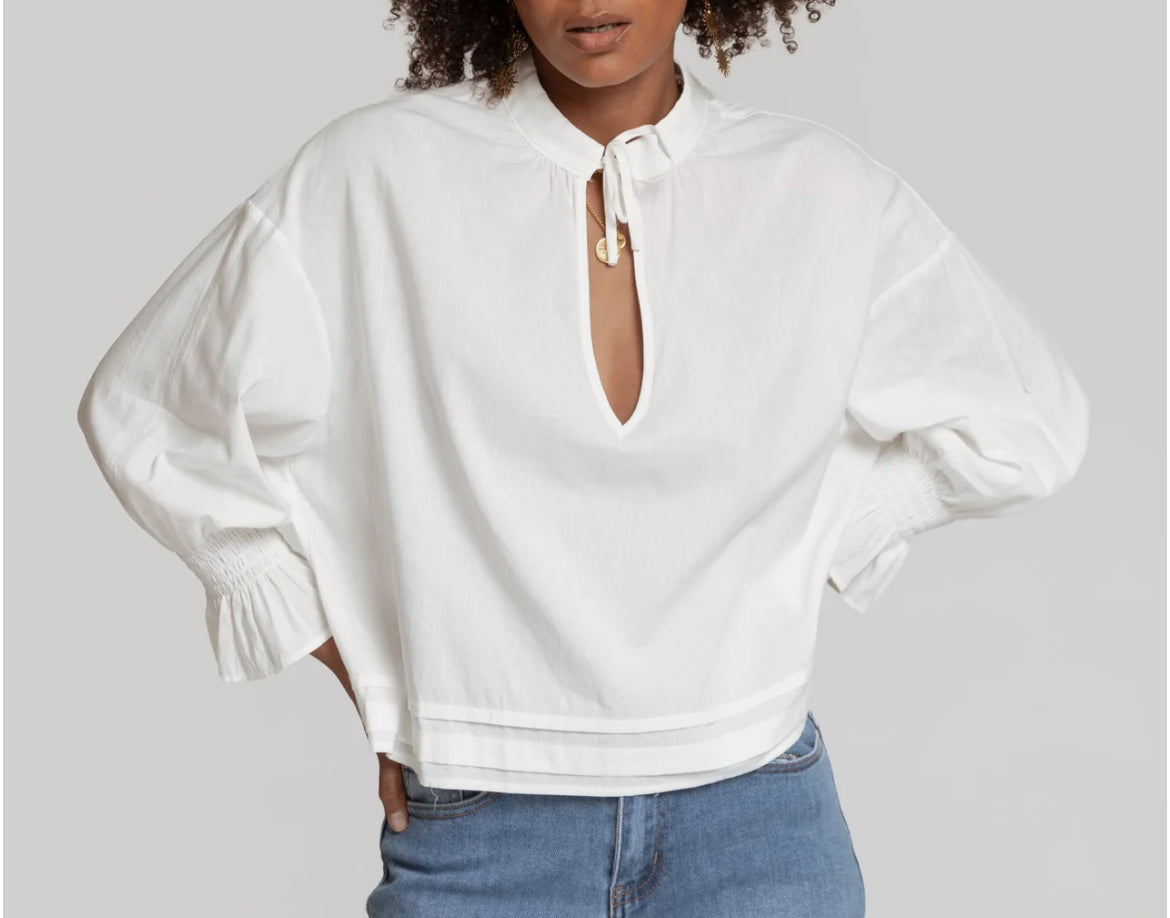 Blouse blanche cordon cou