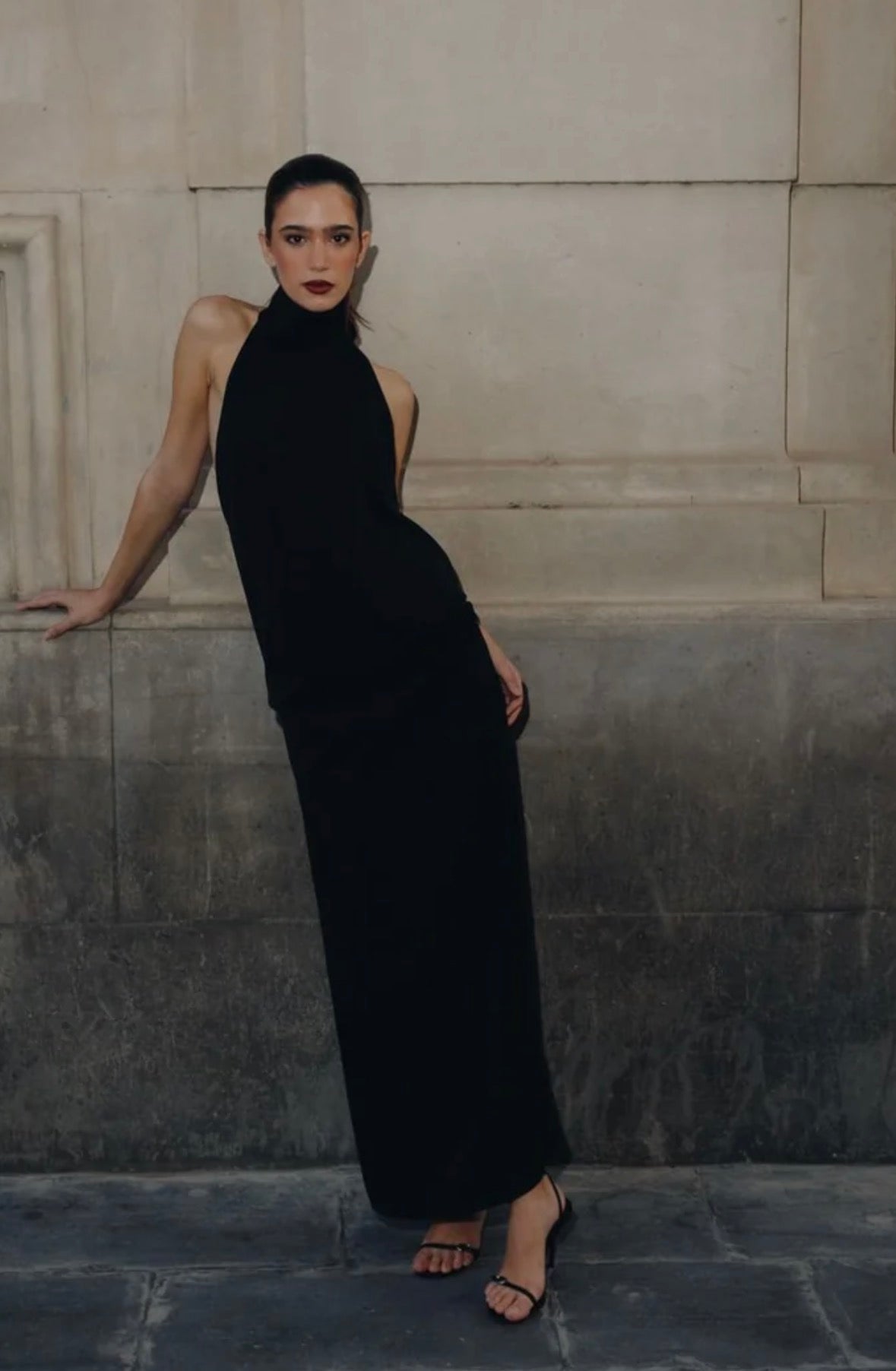 Robe longue noire dos nu