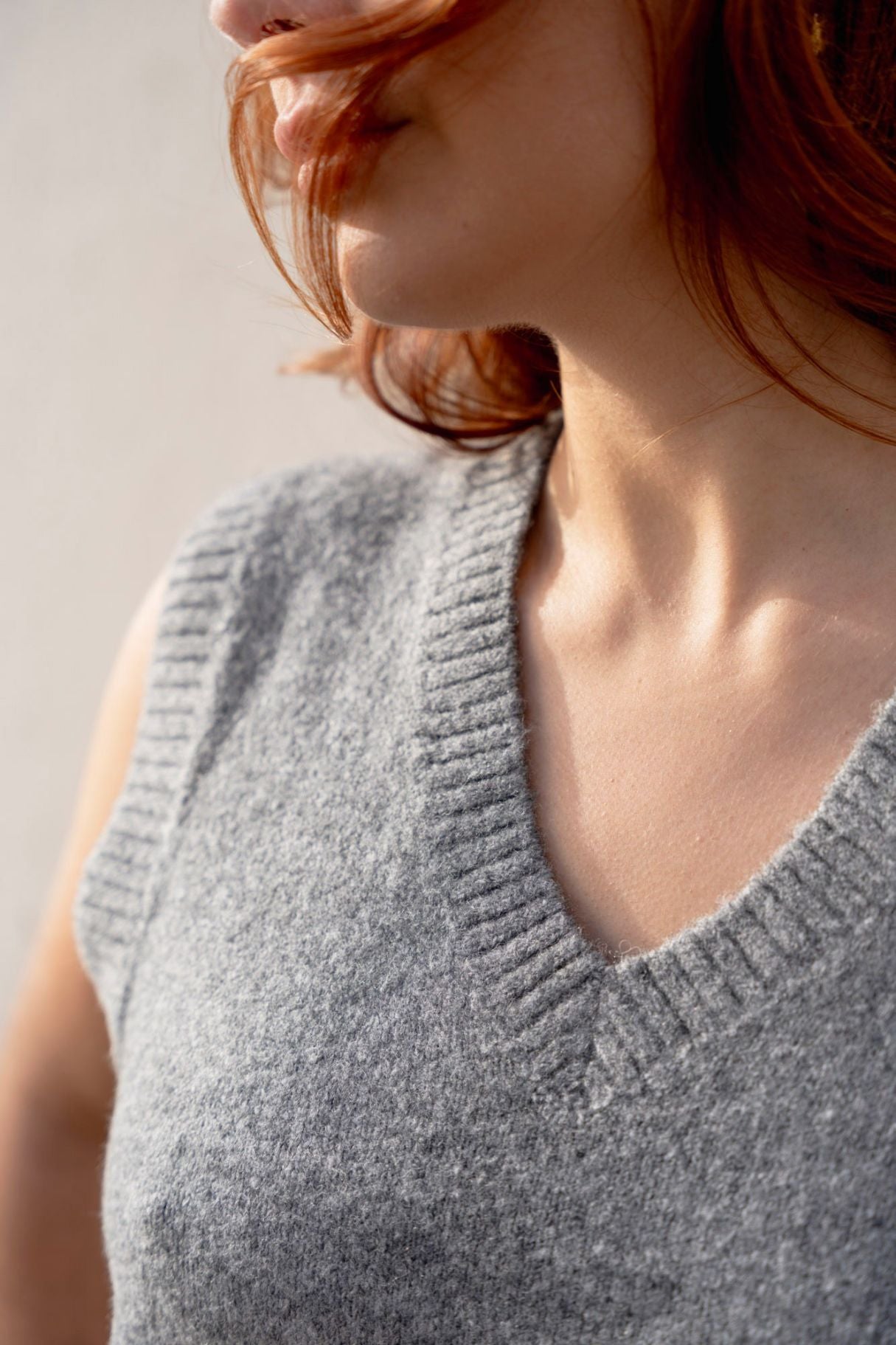 Débardeur maille gris col V