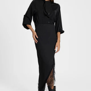 Jupe satin asymétrique et dentelles beige noire ou bordeaux