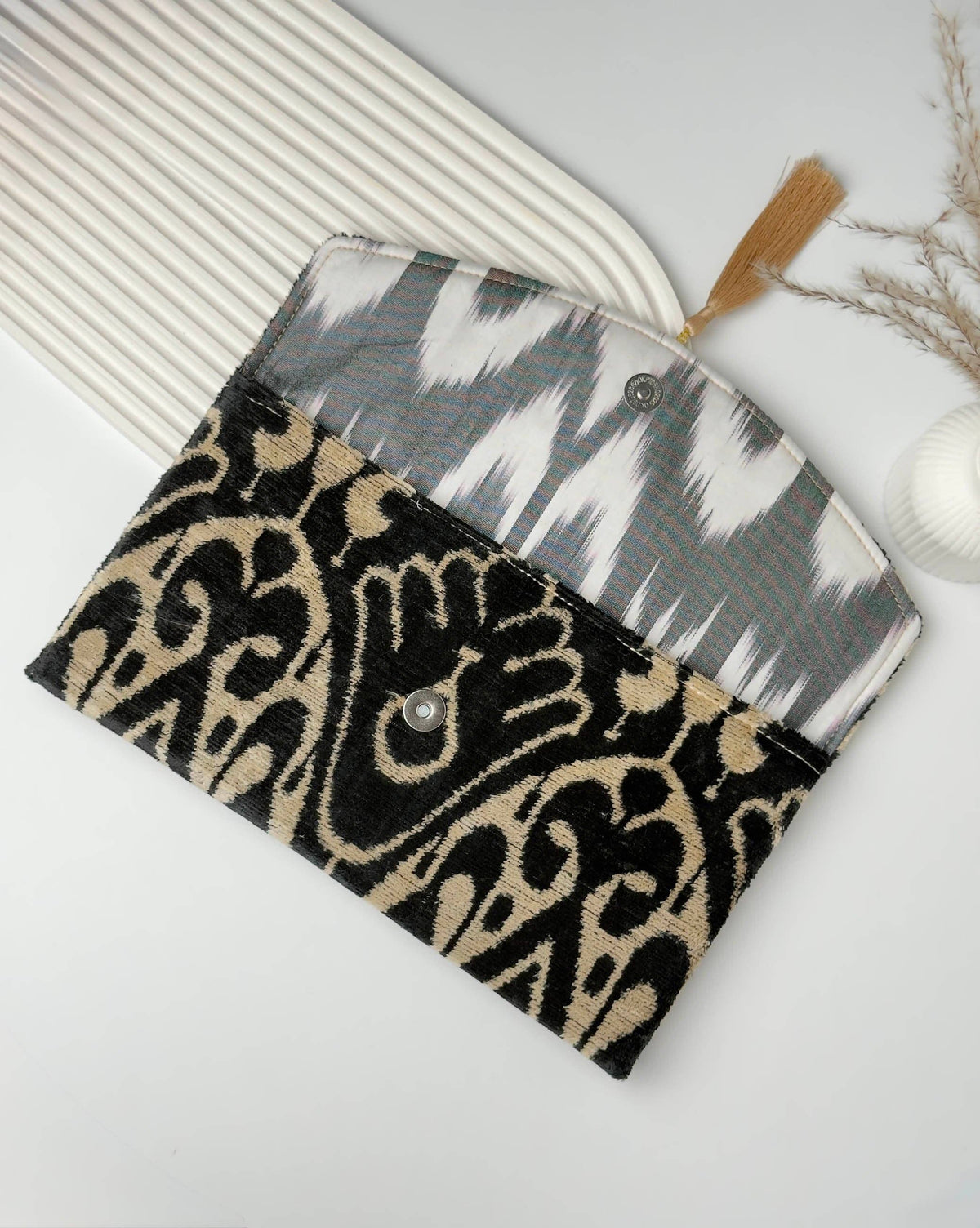 Pochette ikat en velours de soie - Sac bohème Ombres d'Ivoire