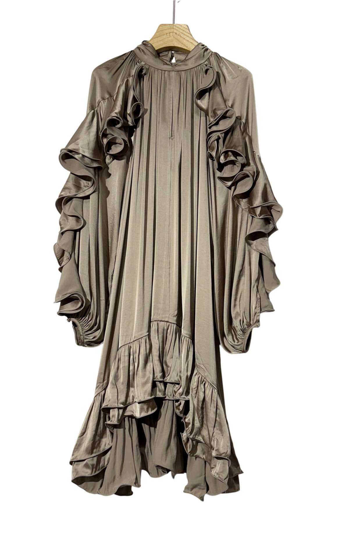 Robe courte satin volants