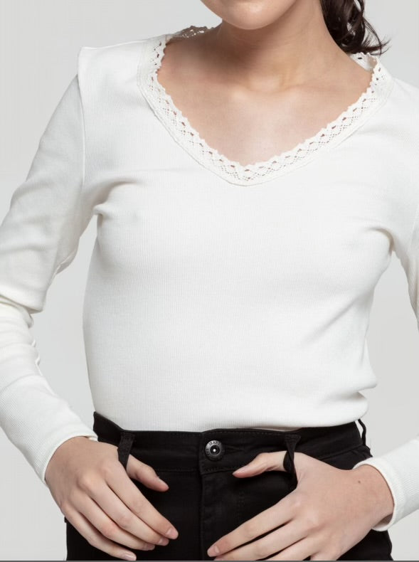 T-shirt manches longues blanches col V en dentelle