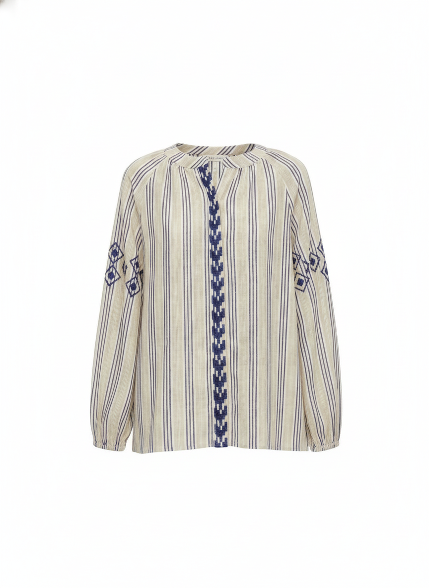 Blouse brodée - packshot