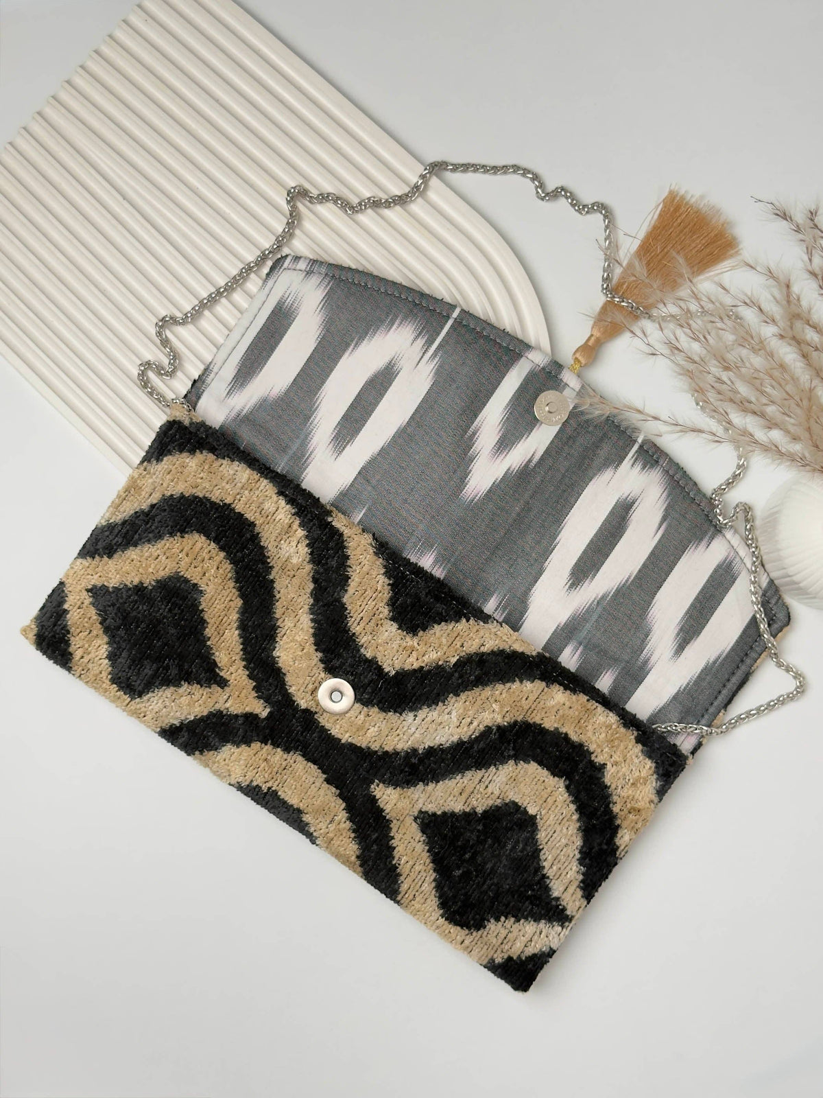 Pochette ikat en velours de soie - Sac bohème Vagues dorées