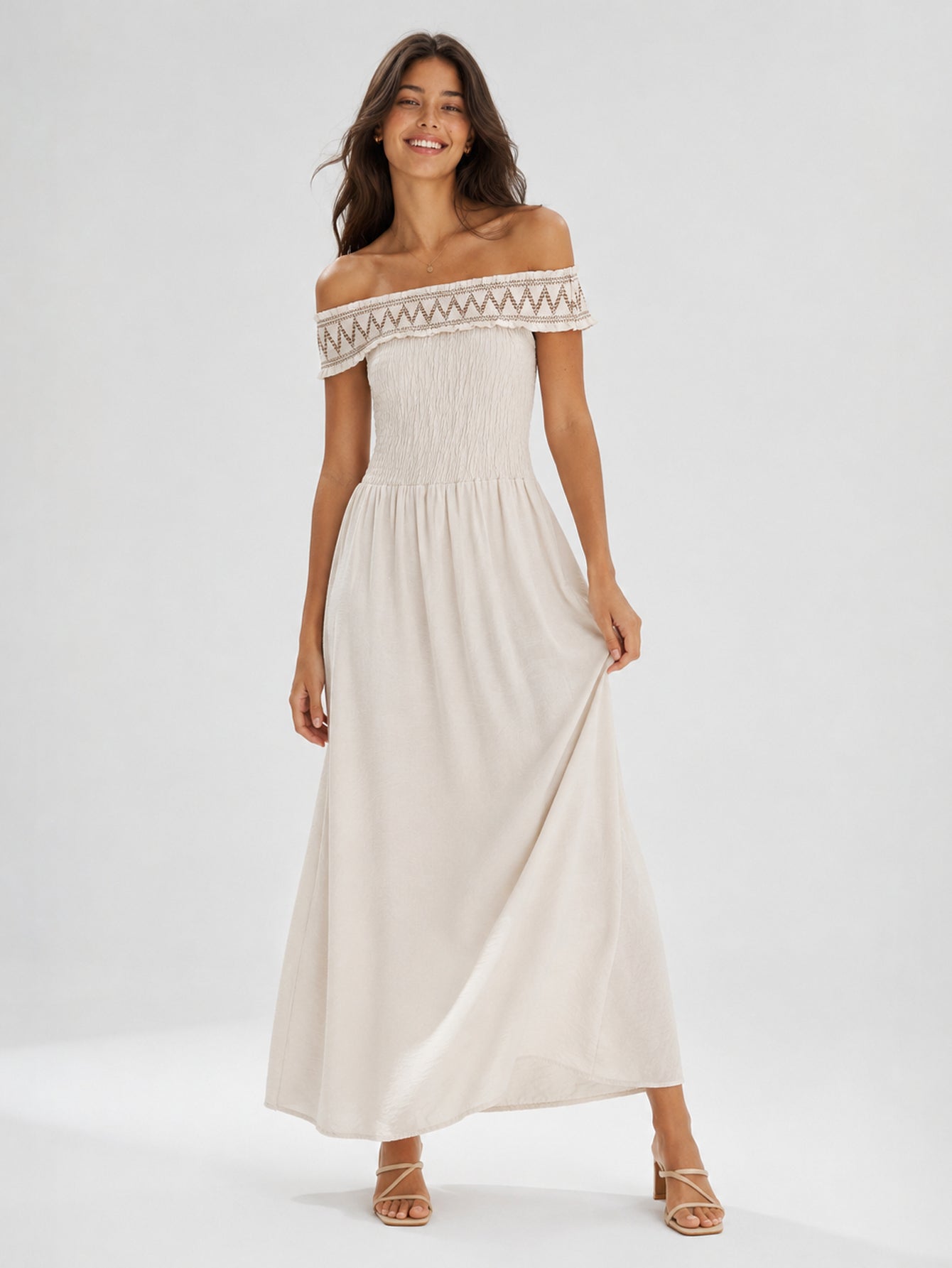 Robe brodée dos nu (3)