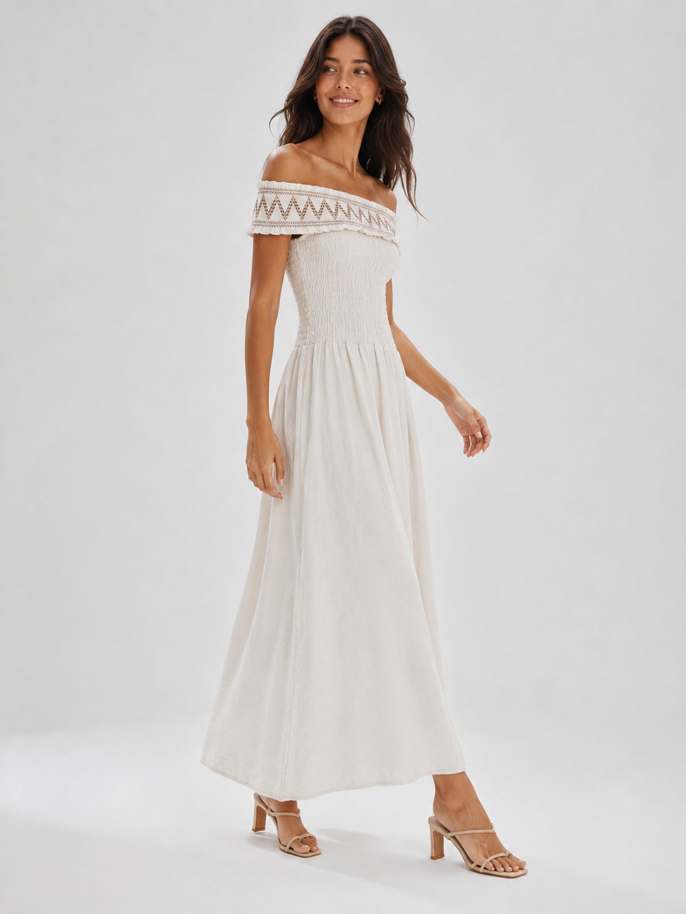 Robe brodée dos nu (4)