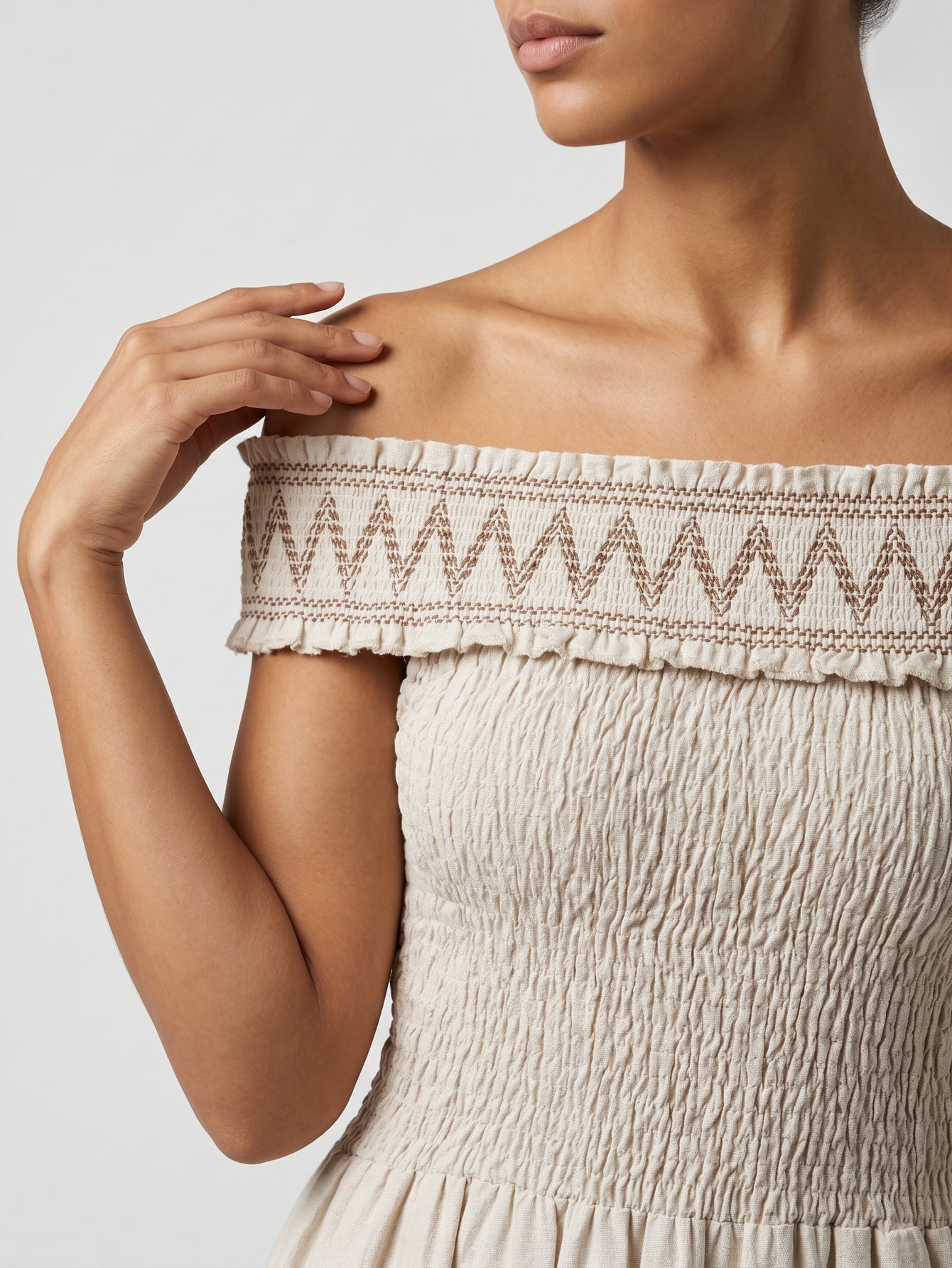 Robe brodée dos nu (7)