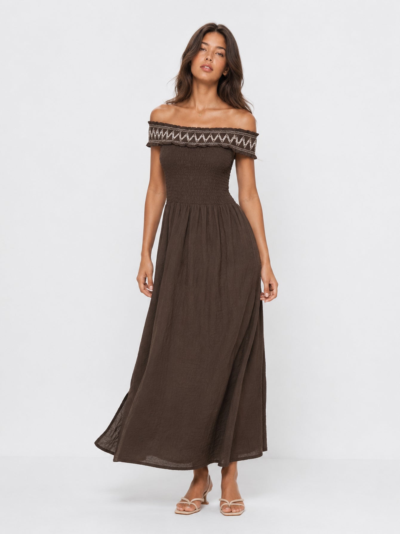 Robe brodée dos nu (8)