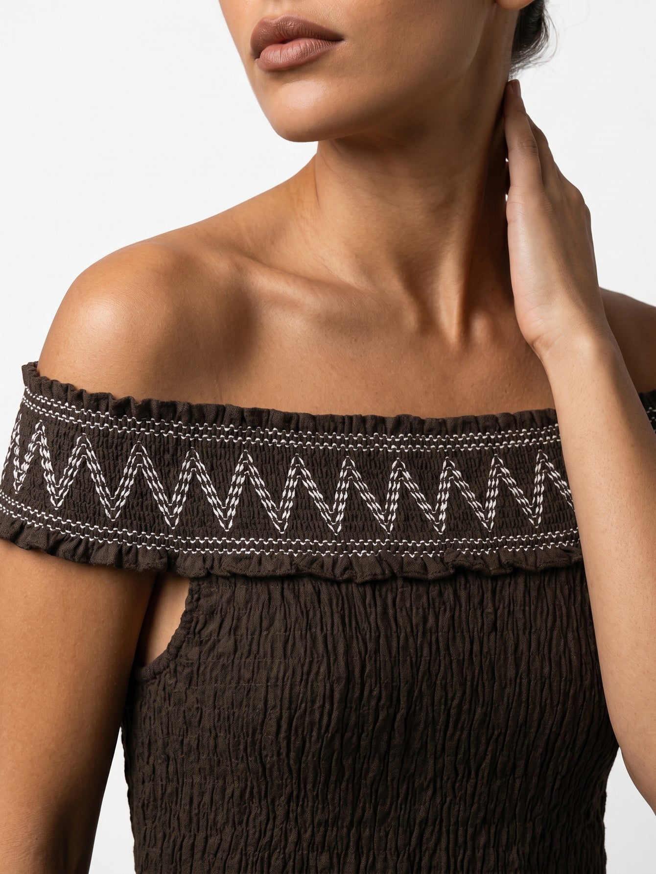 Robe brodée dos nu (11)