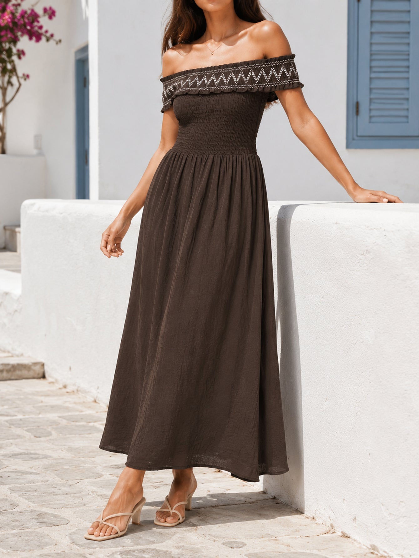 Robe brodée dos nu (13)