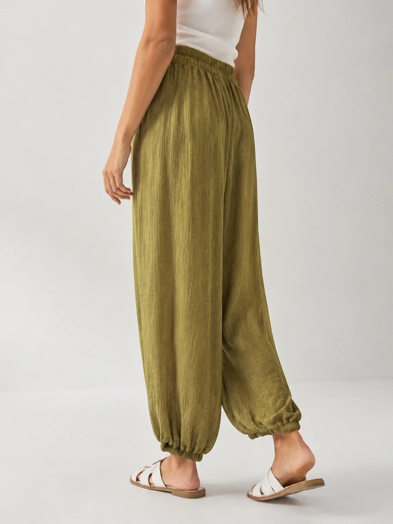 Pantalon fluide resserré à la taille rouille ou kaki