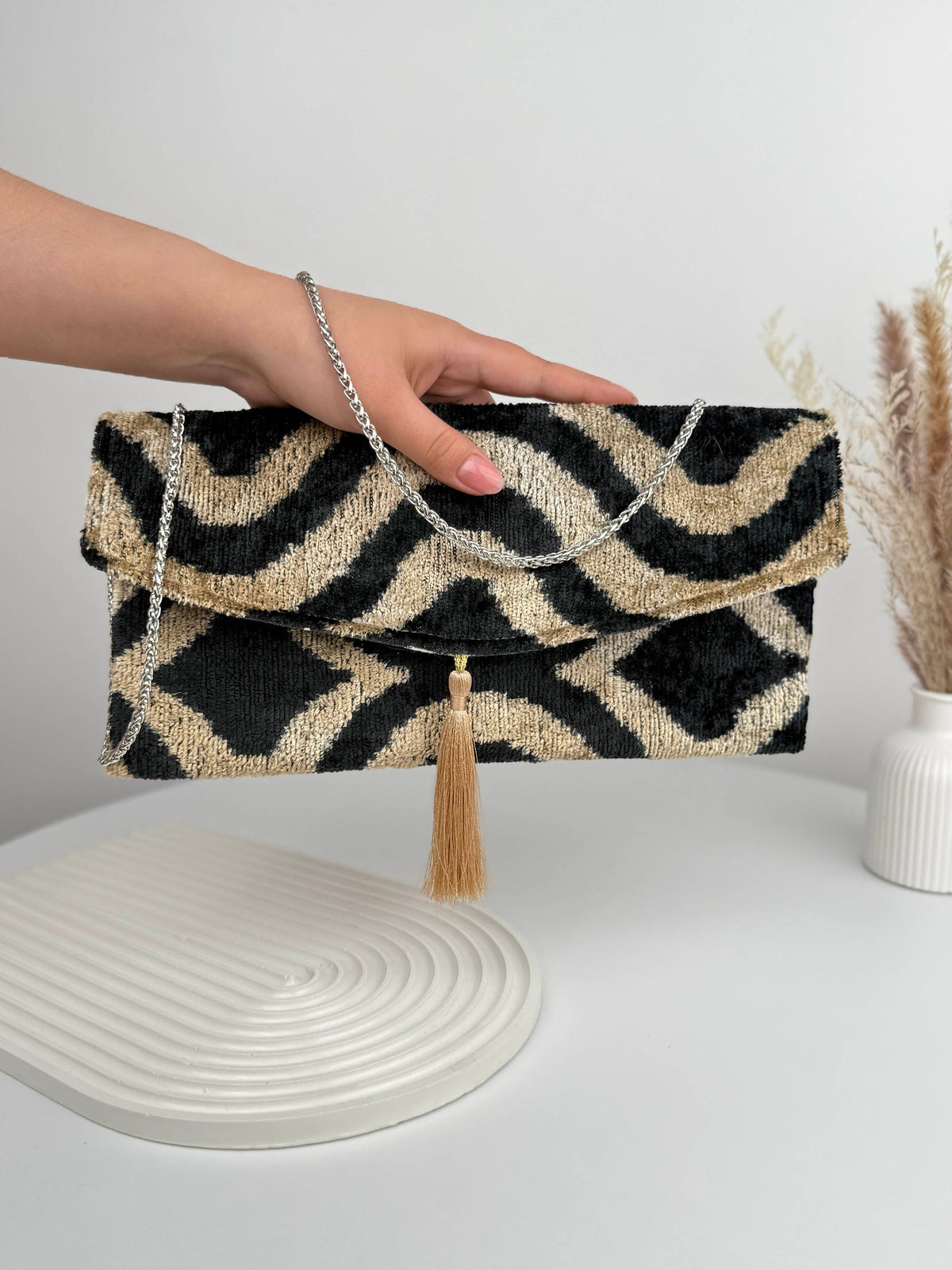 Pochette ikat en velours de soie - Sac bohème Vagues dorées