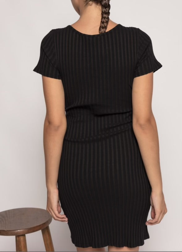 Robe noire découpée