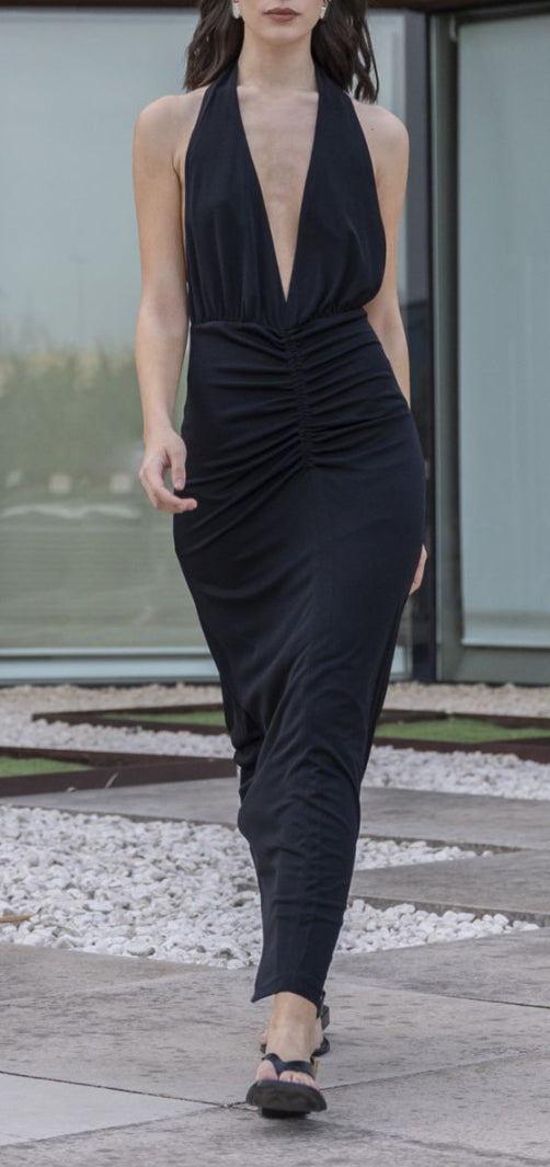 Robe longue noire col V