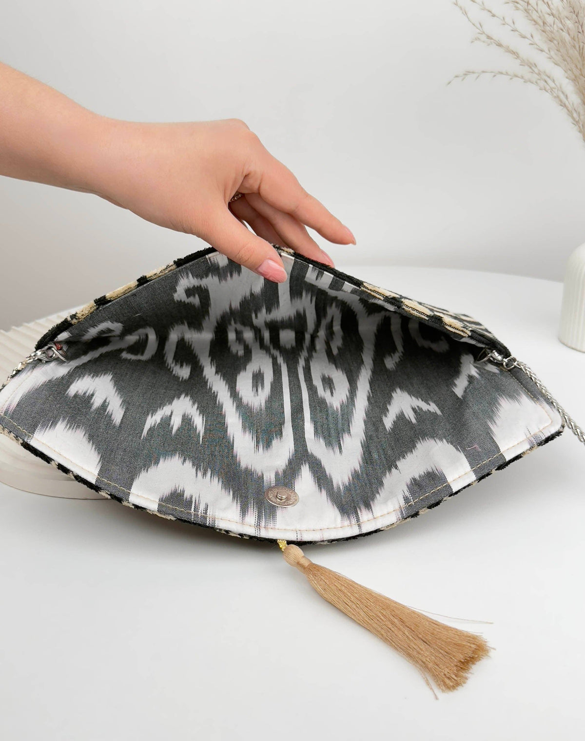 Pochette ikat en velours de soie - Sac bohème Ombres d'Ivoire