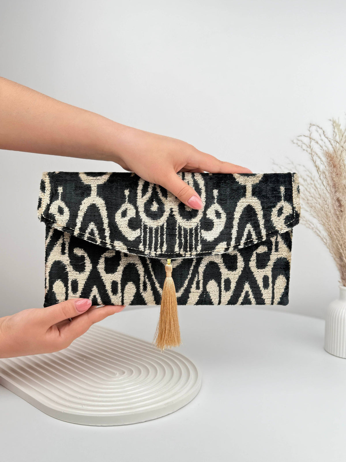 Pochette ikat en velours de soie - Sac bohème Ombres d'Ivoire