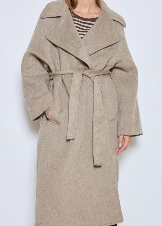 Manteau beige ceinturé avec laine