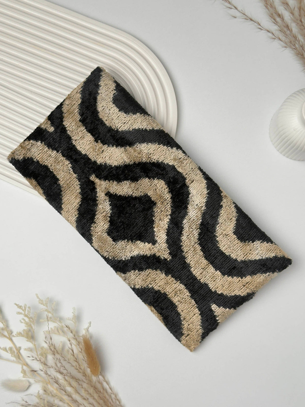 Pochette ikat en velours de soie - Sac bohème Vagues dorées