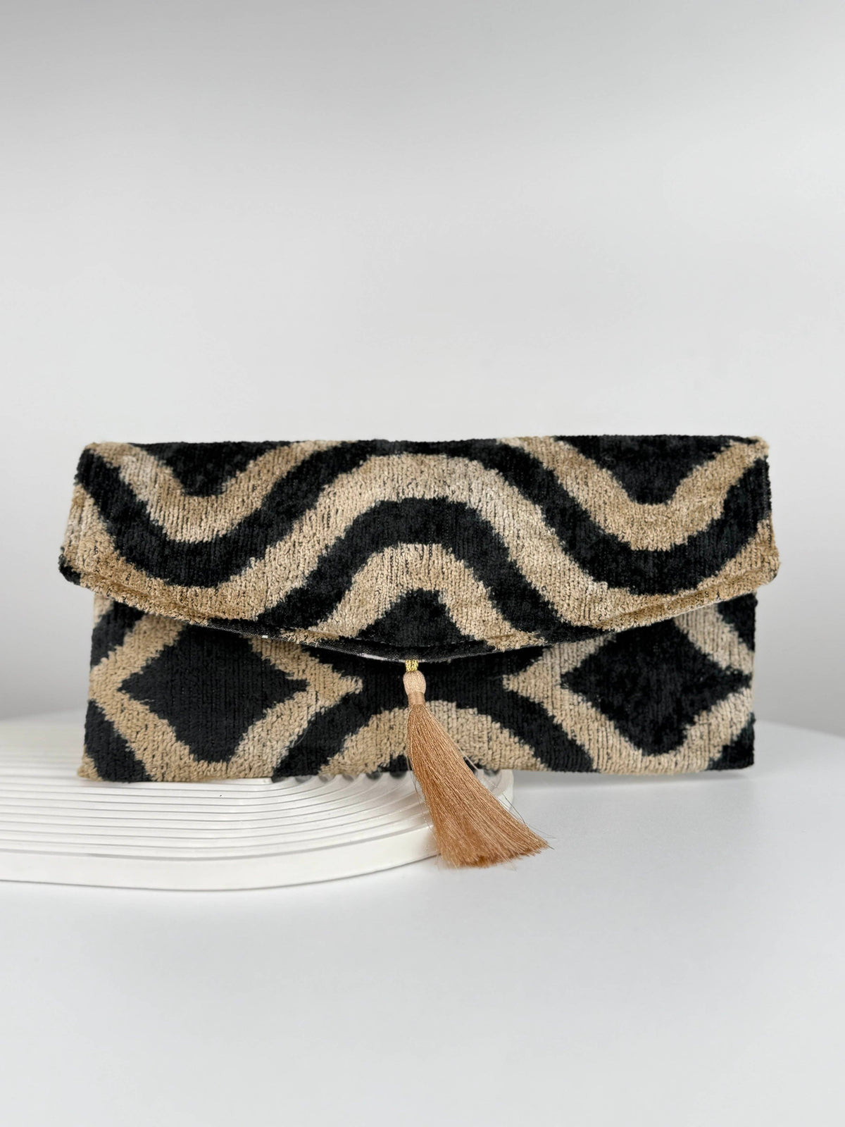Pochette ikat en velours de soie - Sac bohème Vagues dorées