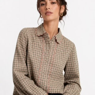 Chemise à carreaux bord feston rose