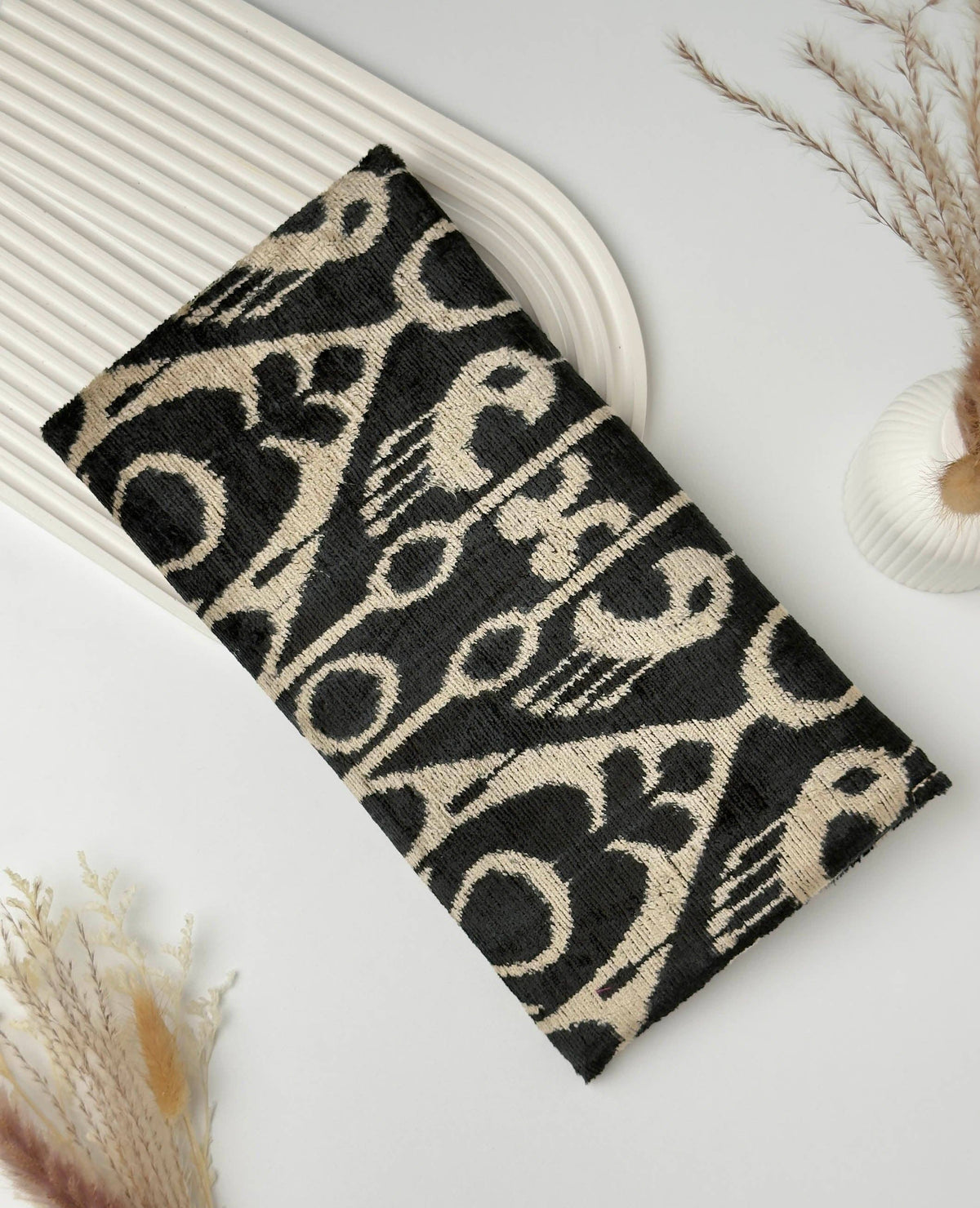 Pochette ikat en velours de soie - Sac bohème Ombres d'Ivoire