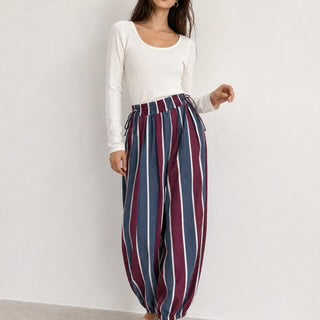Pantalon resserré rayé
