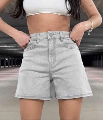 Short blanc ou gris mi long stretch