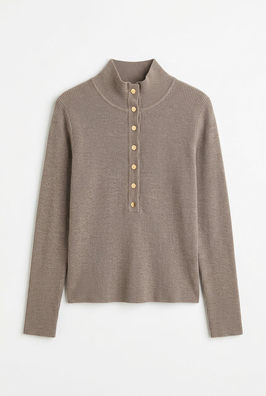 Pull fin col boutons dorés