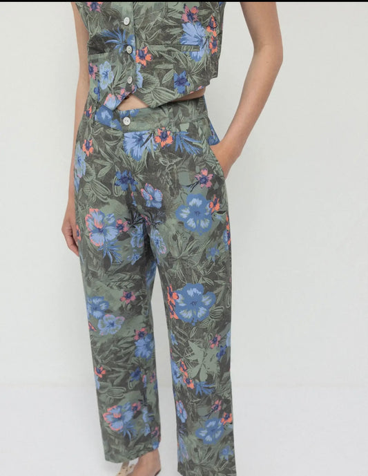 Pantalon vert motif fleurs assorti