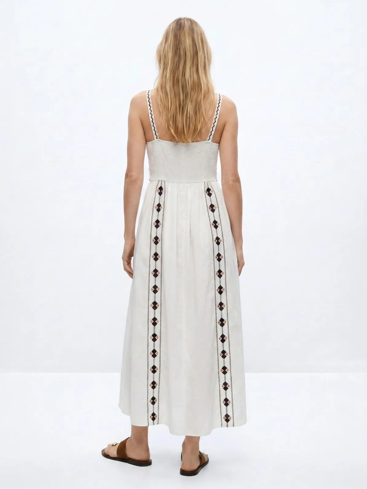 Robe blanche motif