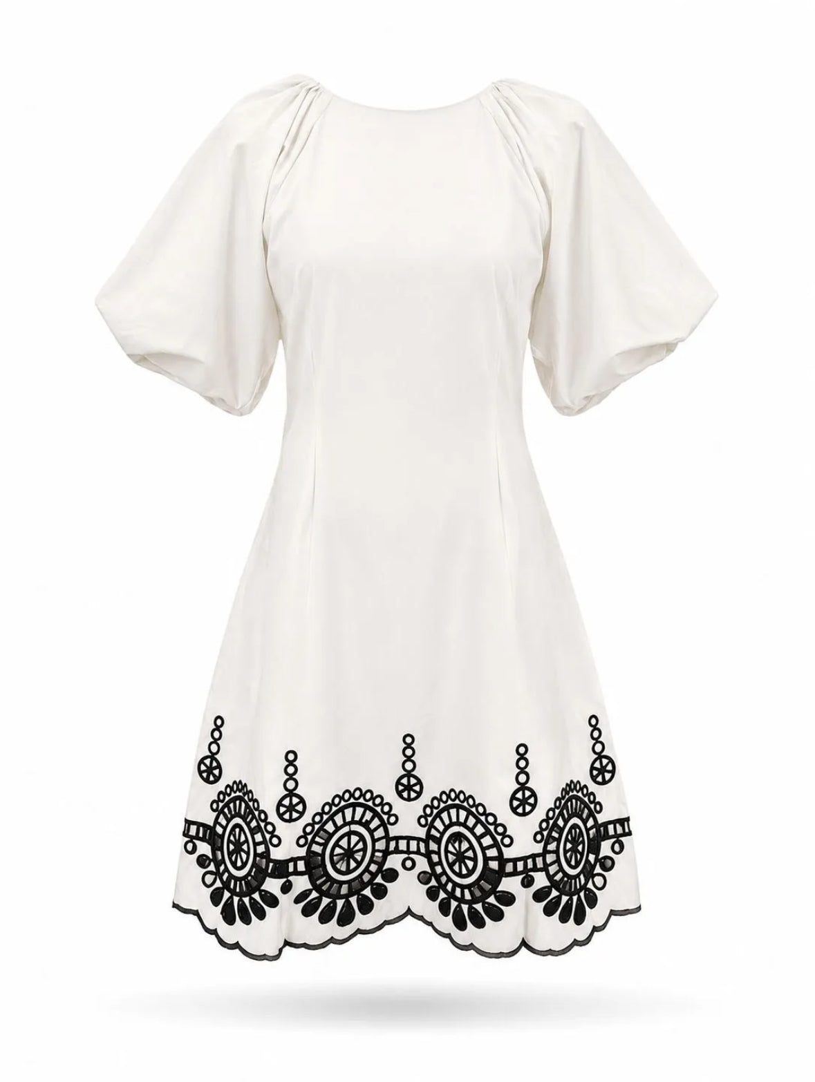Robe courte brodée