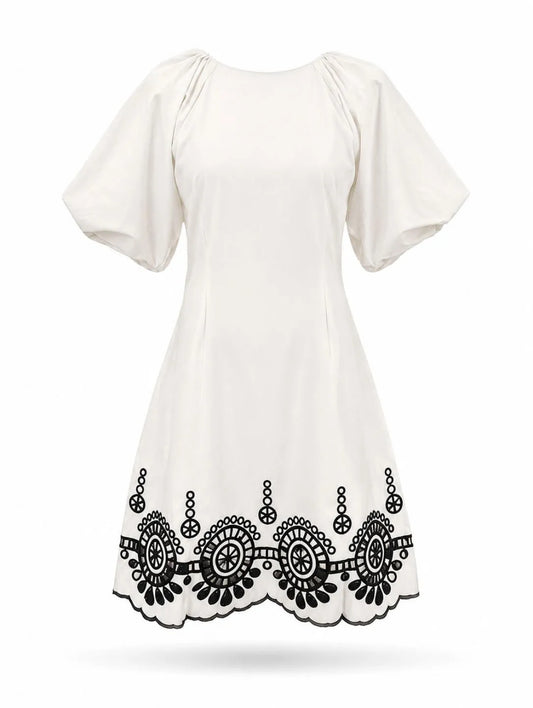Robe courte coton brodée