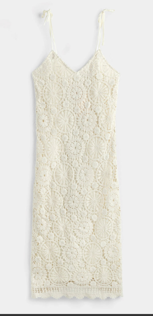 Robe crochet écru ou blanches à bretelles