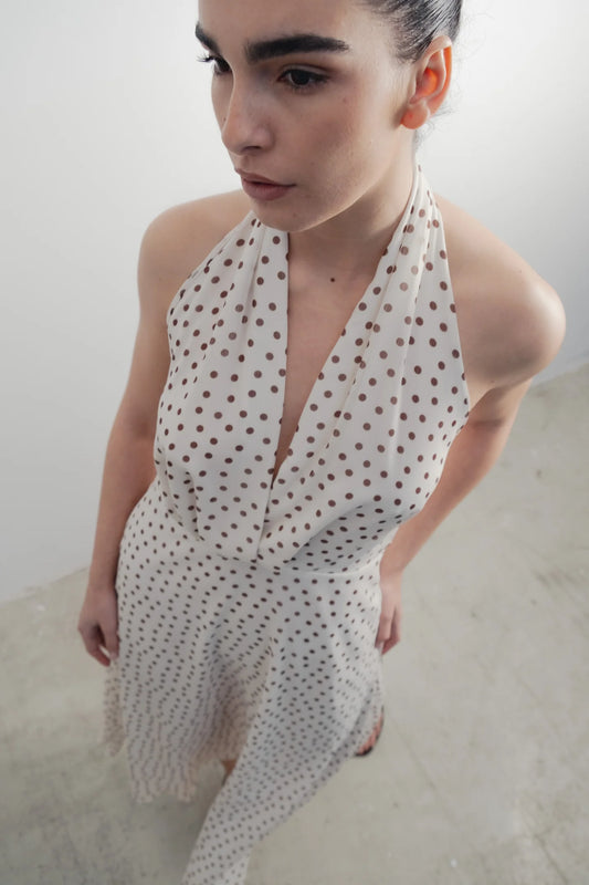 Robe blanche à pois dos nu