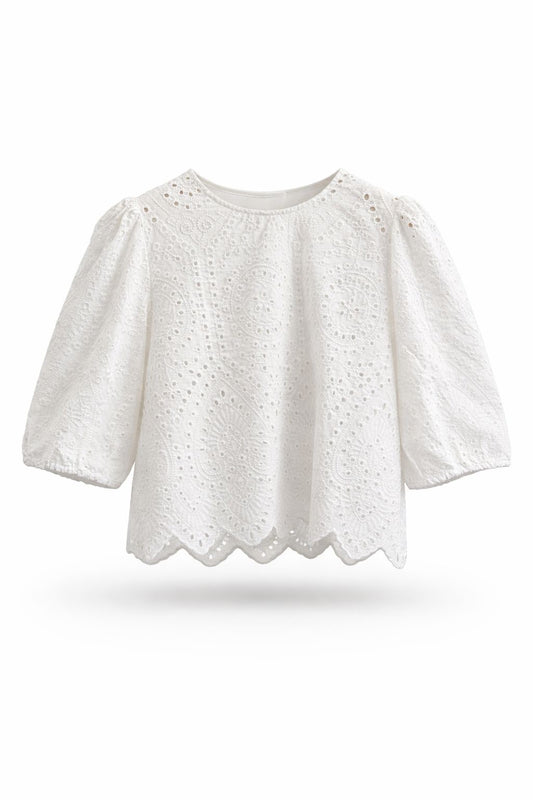 Blouse blanche broderie anglaise bord festonné