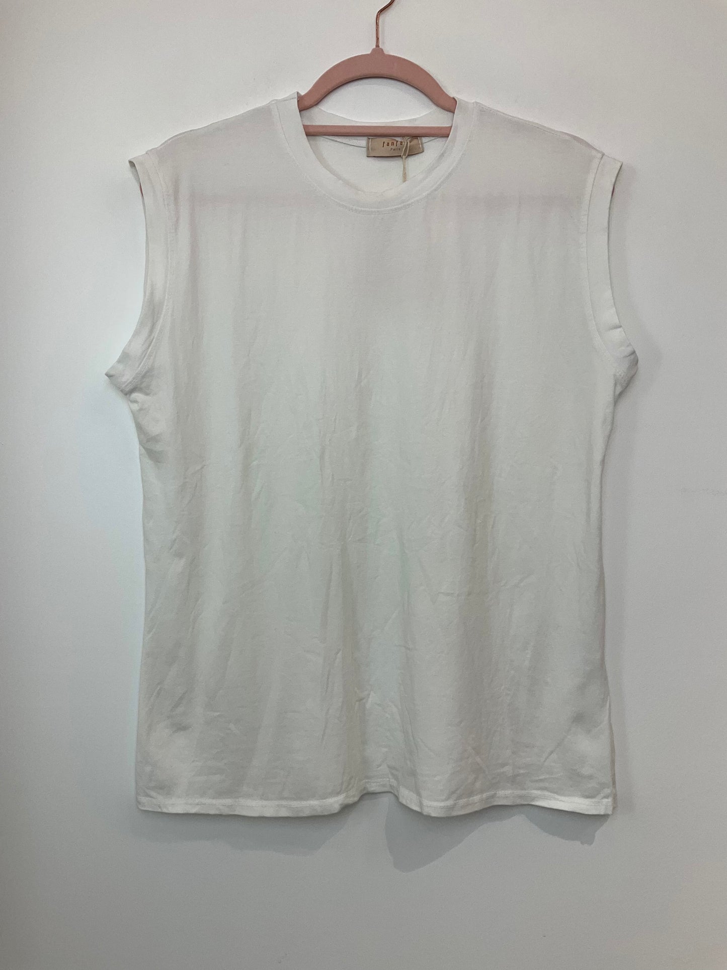 T shirt coton fin beige ou écru sans manches