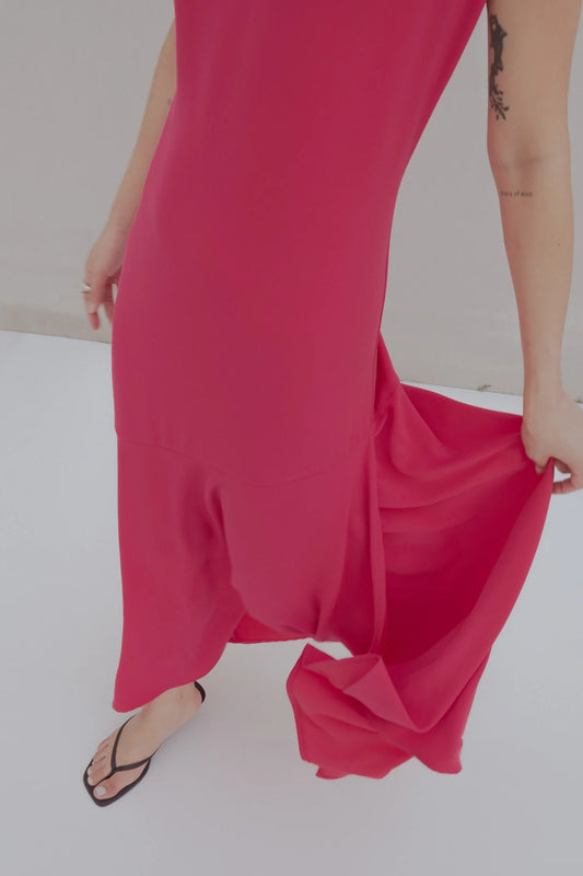 Robe longue fushia volant