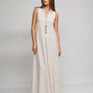 Robe fluide et pendentif sardi