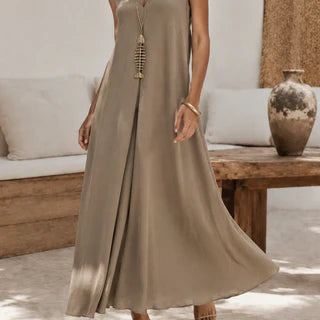 Robe fluide et pendentif sardi