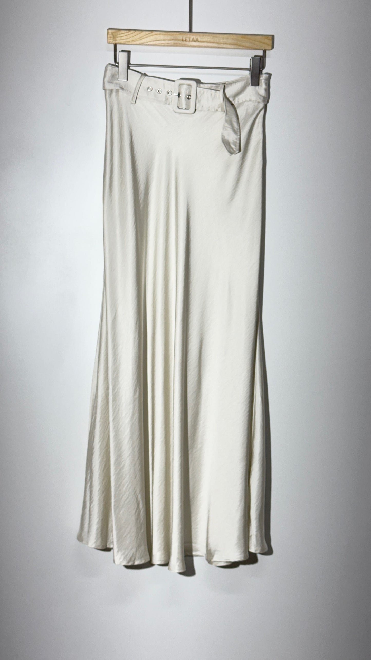 Jupe longue satin avec ceinture