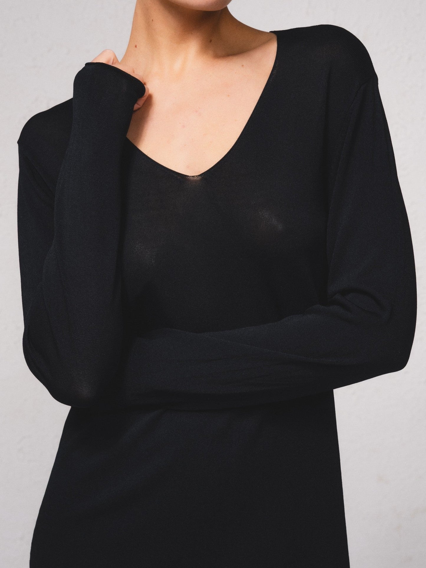 Pull col V maille fine beige rouille ou noir