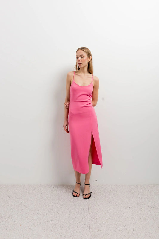 Robe rose bretelles et fente