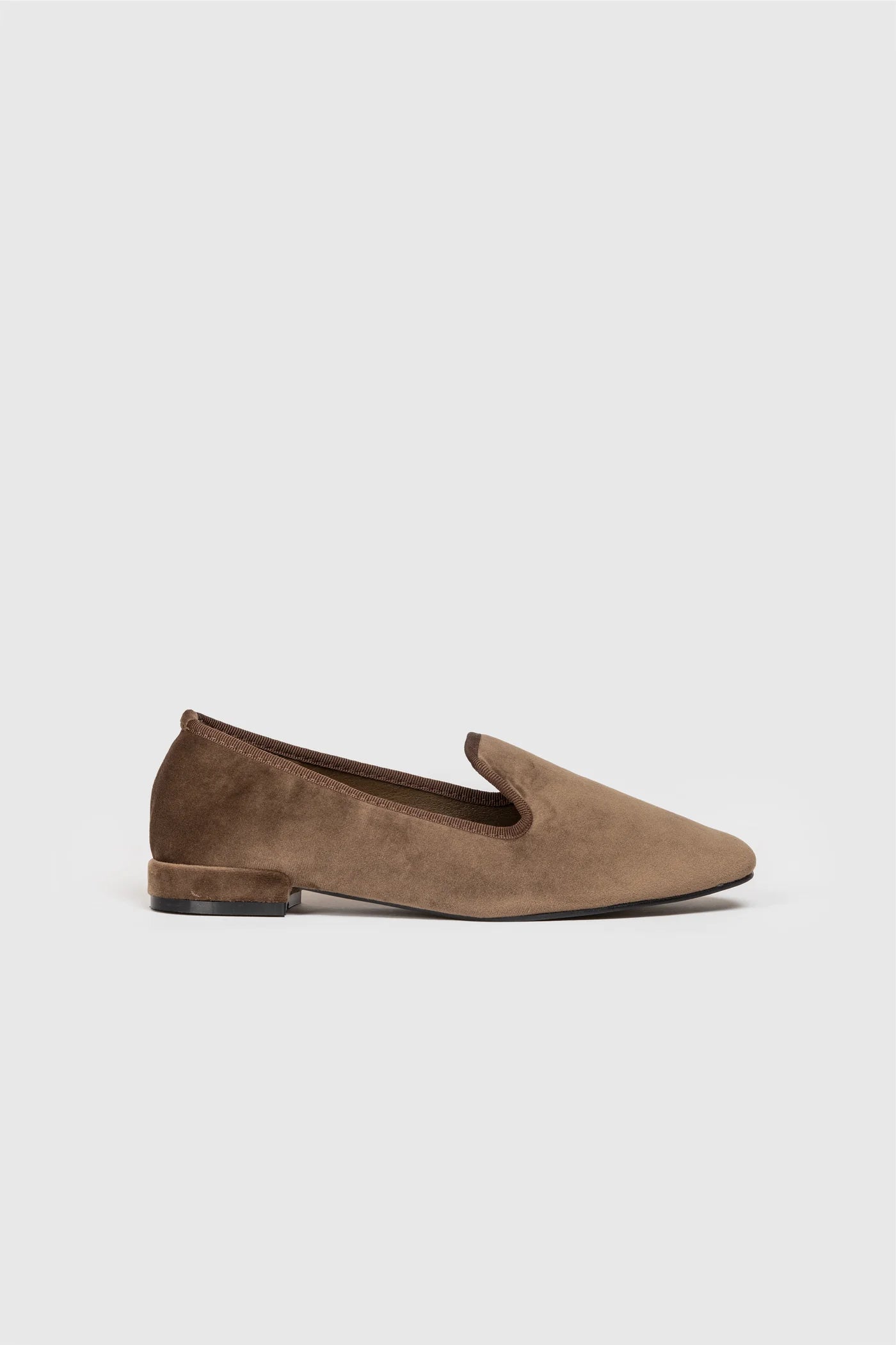 Mocassins en velours marron ou beige