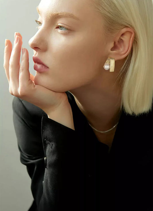 Boucles d’oreilles perles et U plaqué or