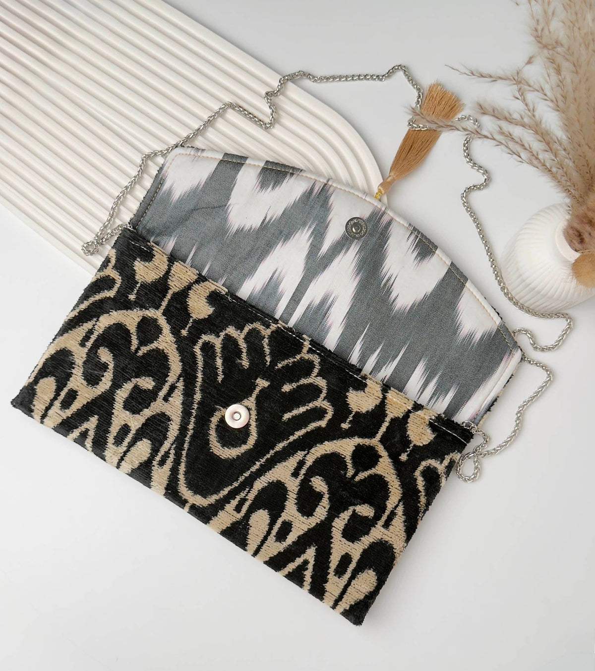 Pochette ikat en velours de soie - Sac bohème Ombres d'Ivoire