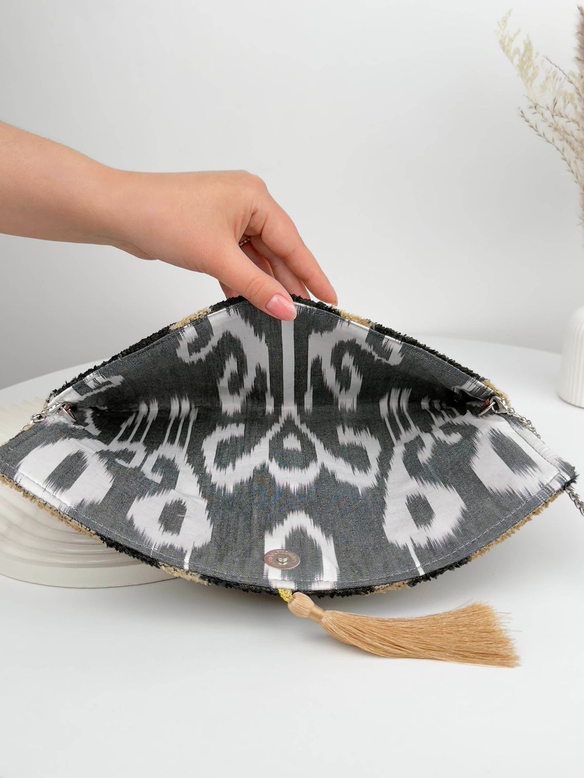 Pochette ikat en velours de soie - Sac bohème Vagues dorées