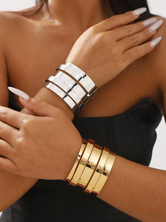 Bracelet style normcore avec motif géométrique et couleur unie