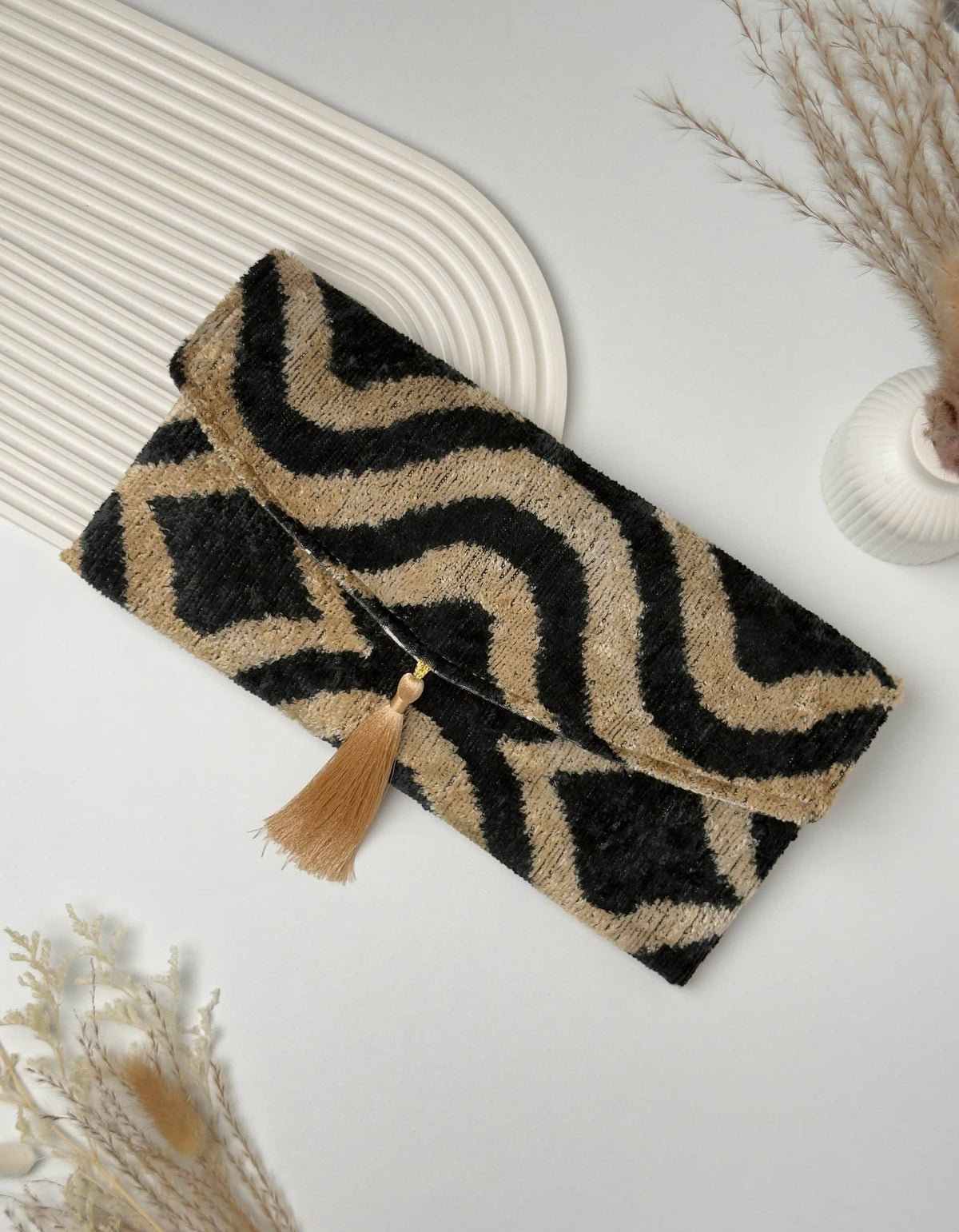 Pochette ikat en velours de soie - Sac bohème Vagues dorées